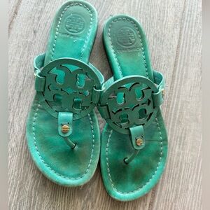 Used Tory Burch miller sandal sz 7M
Color Teal
Still has some wear left in them!